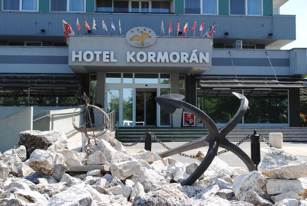 科尔莫兰酒店 Šamorín 外观 照片